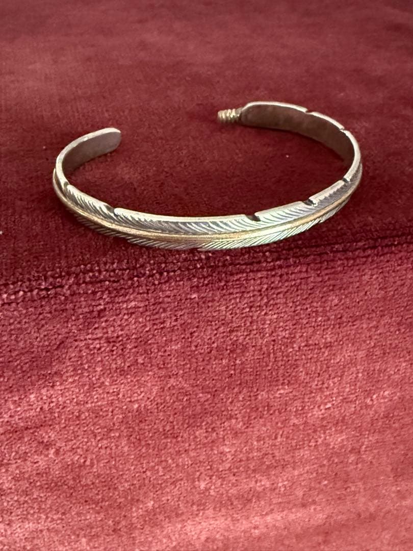 インディアンジュエリー　ナバホ族Harvey Mace　フェザーバングル