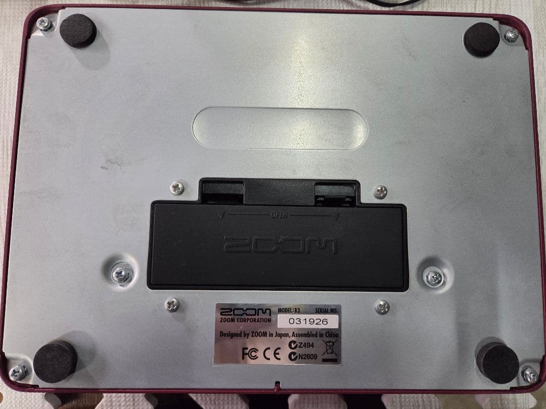 111804 ZOOM B3 ベースエフェクター