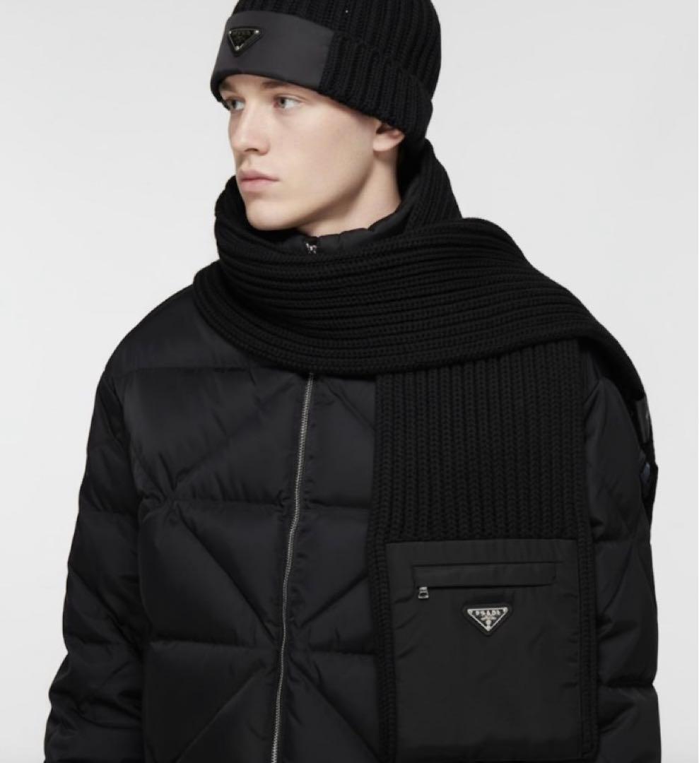 プラダ PRADA 三角プレート ニット マフラー UMS354