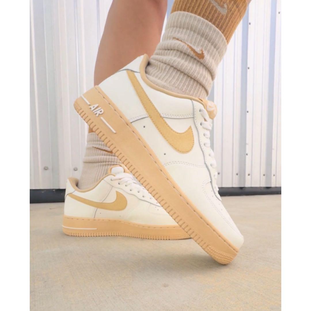 【新品24.5cm】NIKE W エアフォース１'07 セイル/セサミ