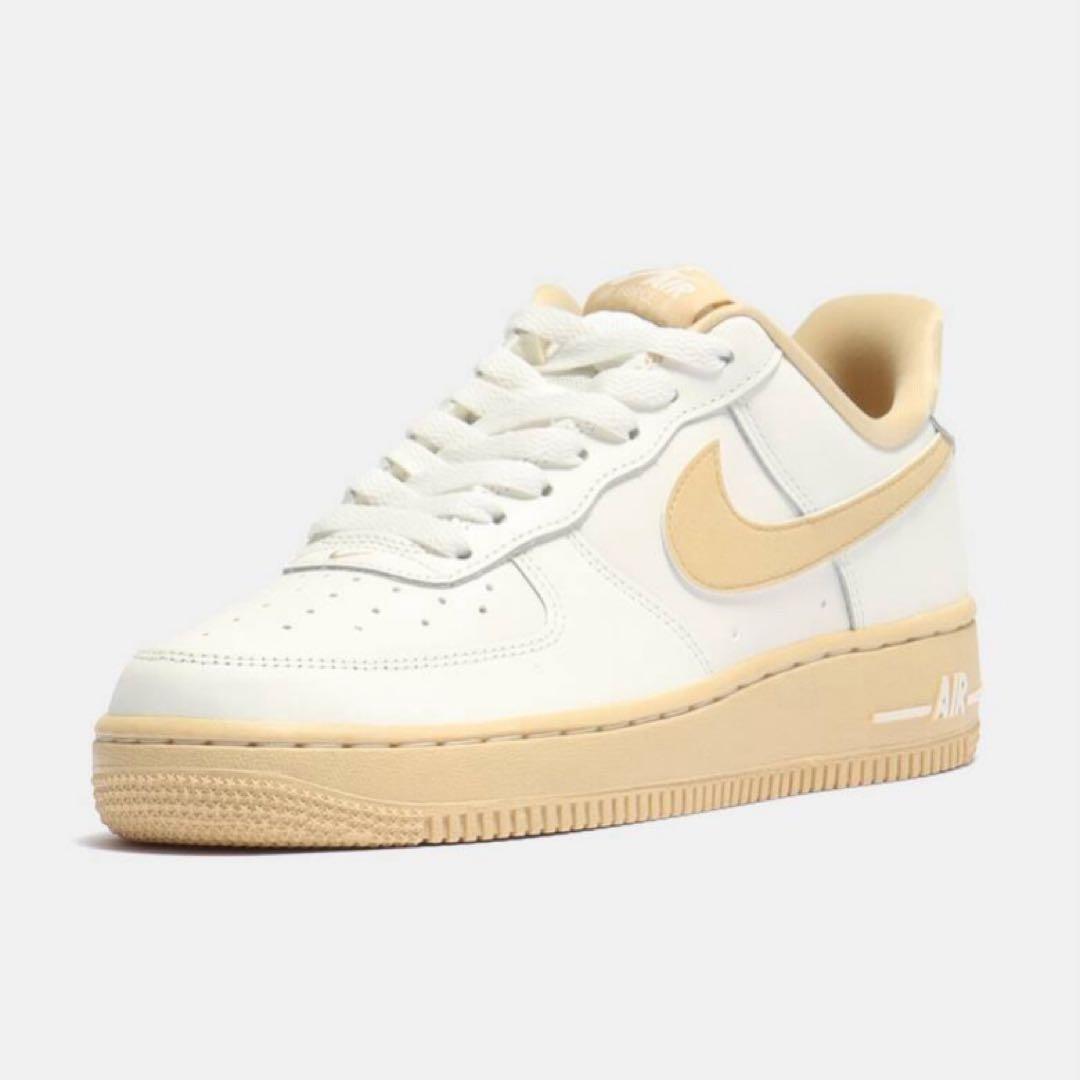 【新品24.5cm】NIKE W エアフォース１'07 セイル/セサミ