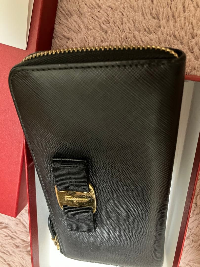 Salvatore Ferragamo ブラック長財布