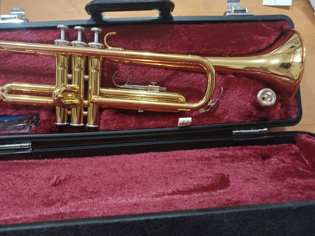 ゴールドトランペット 3バルブ ケース付き