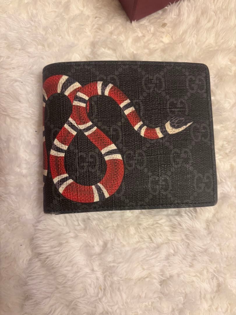 GUCCI 赤い蛇デザイン 二つ折り財布