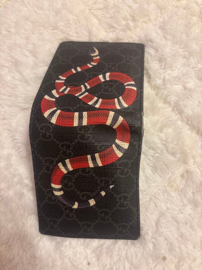 GUCCI 赤い蛇デザイン 二つ折り財布