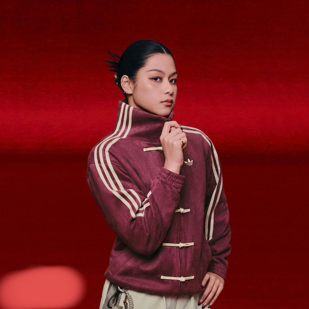 adidasアディダス 中国限定 蛇年トラックジャケット 紫　M。