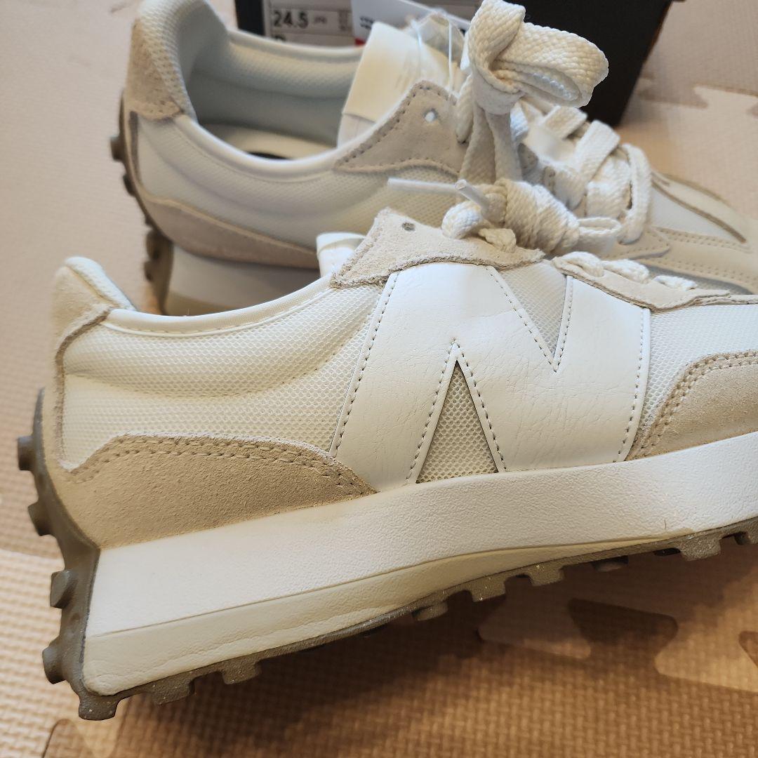 新品24.5cm　ニューバランスnewbalanceスニーカーU327LNA　白