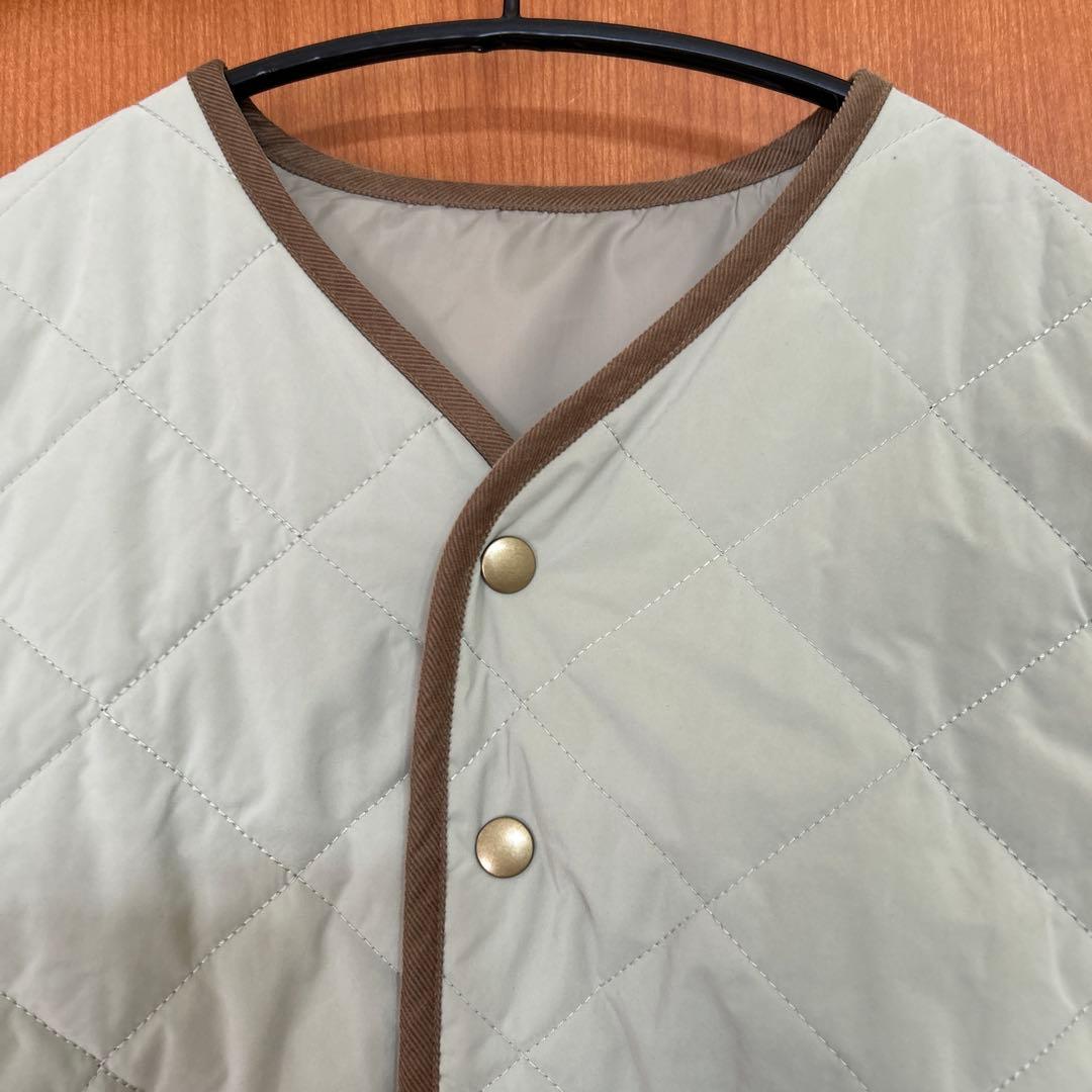 北欧暮らしの道具店　ベスト　よしいちひろさんコラボ　ライトカーキ