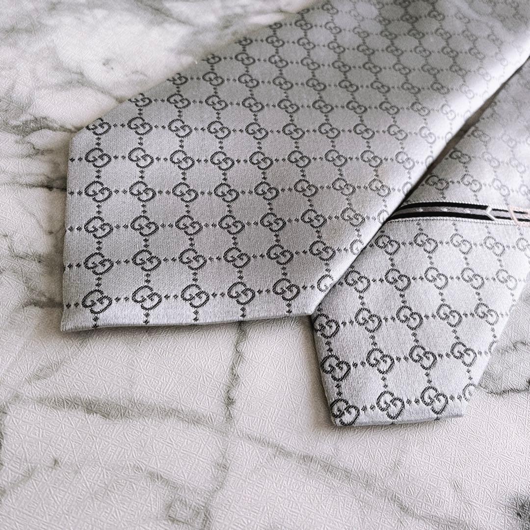 ✨極美品✨GUCCI 現行　GG柄 シェリーライン　人気色シルバー　ネクタイ