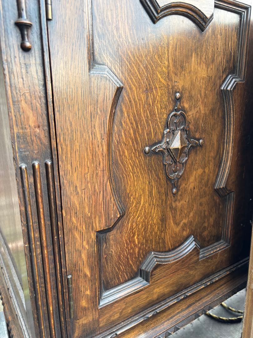 アンティーク　英国クラシック　彫刻家具　キャビネット　サイドボード