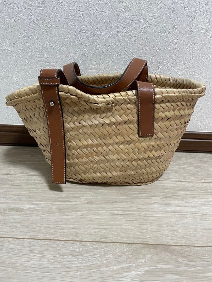 LOEWE ロゴ付きかごバッグ