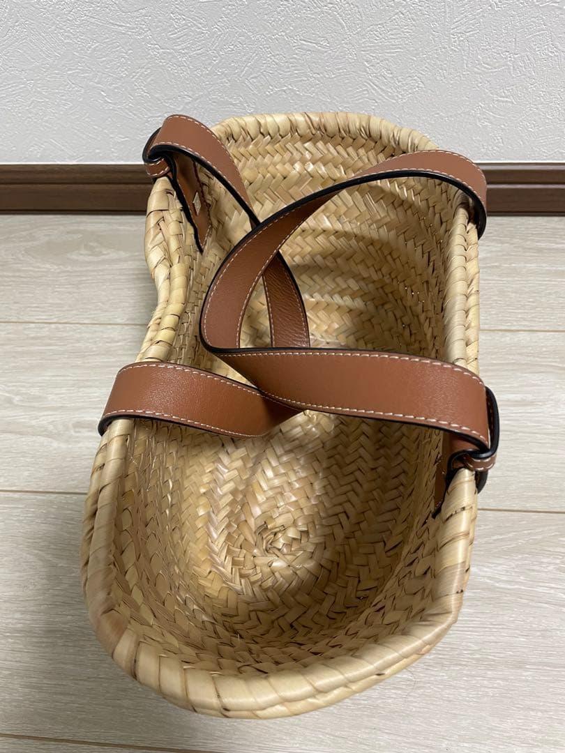 LOEWE ロゴ付きかごバッグ
