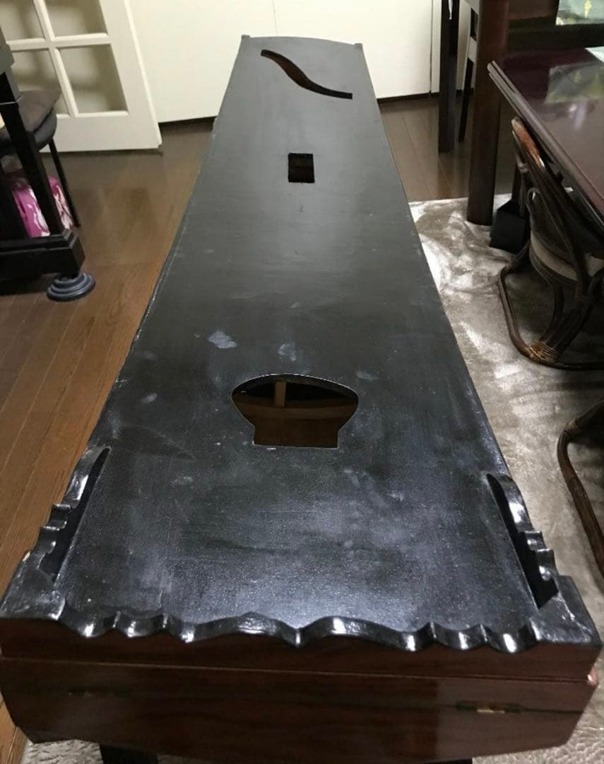 中国古筝21弦筝本体及びハードケース、立奏台、琴柱、調弦ハンマー、交換用新品弦