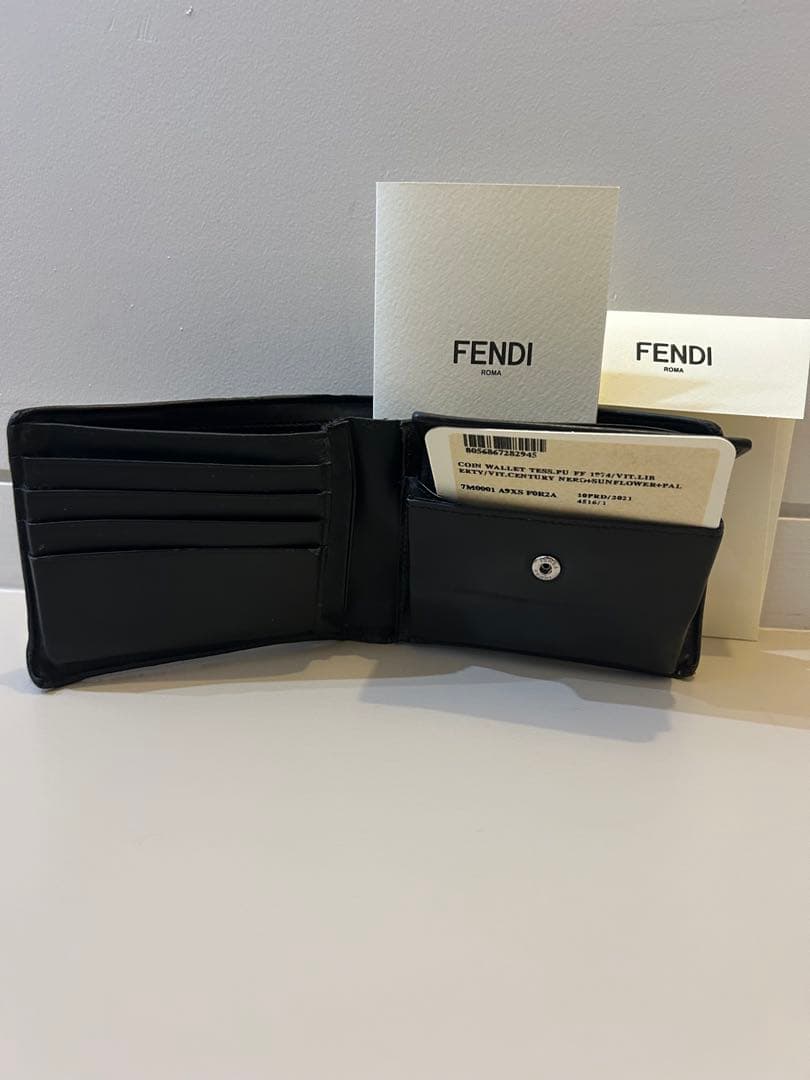 【特価】【正規品】FENDI 二つ折り財布 ブラック/イエロー