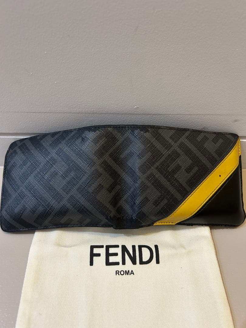 【特価】【正規品】FENDI 二つ折り財布 ブラック/イエロー