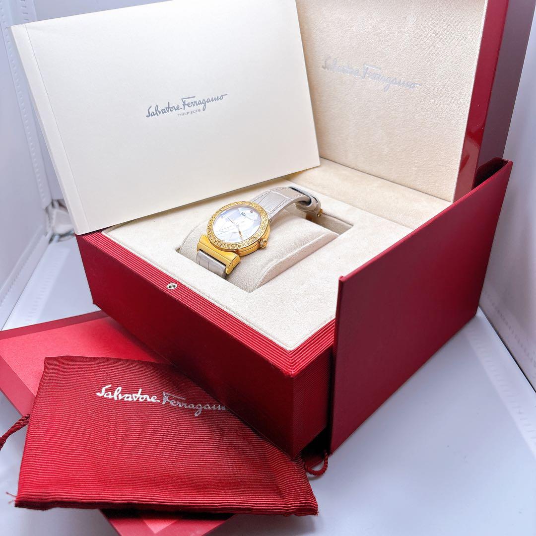 447 サルヴァトーレフェラガモ　シェル　ダイヤベゼル　ラウンド　腕時計