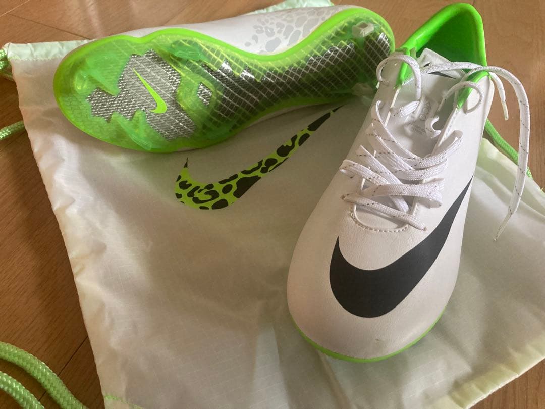 Nike サッカーシューズ ホワイト/グリーン