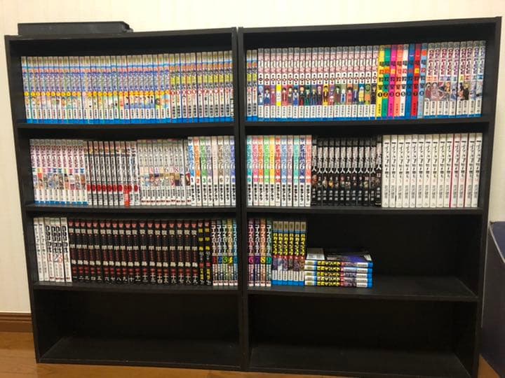 漫画全巻セット、本棚も欲しい方、可能です。