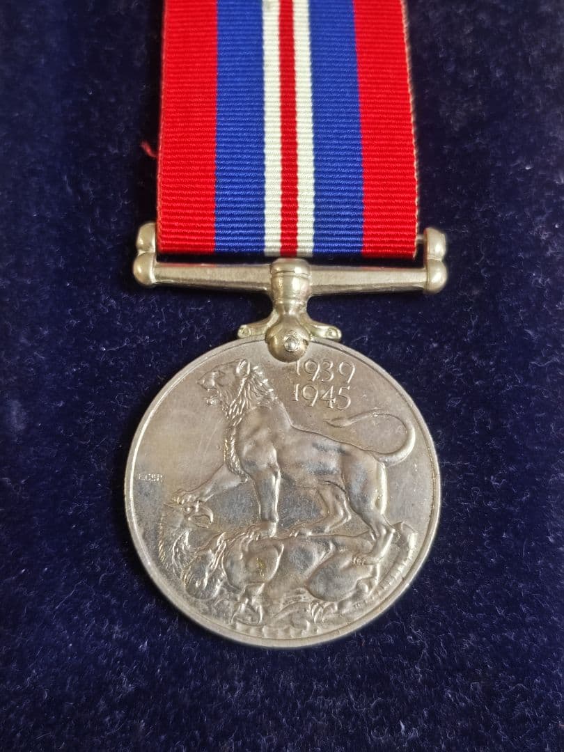 英国勲章・第二次世界大戦（1939～1945年）、刻印有、アンティーク