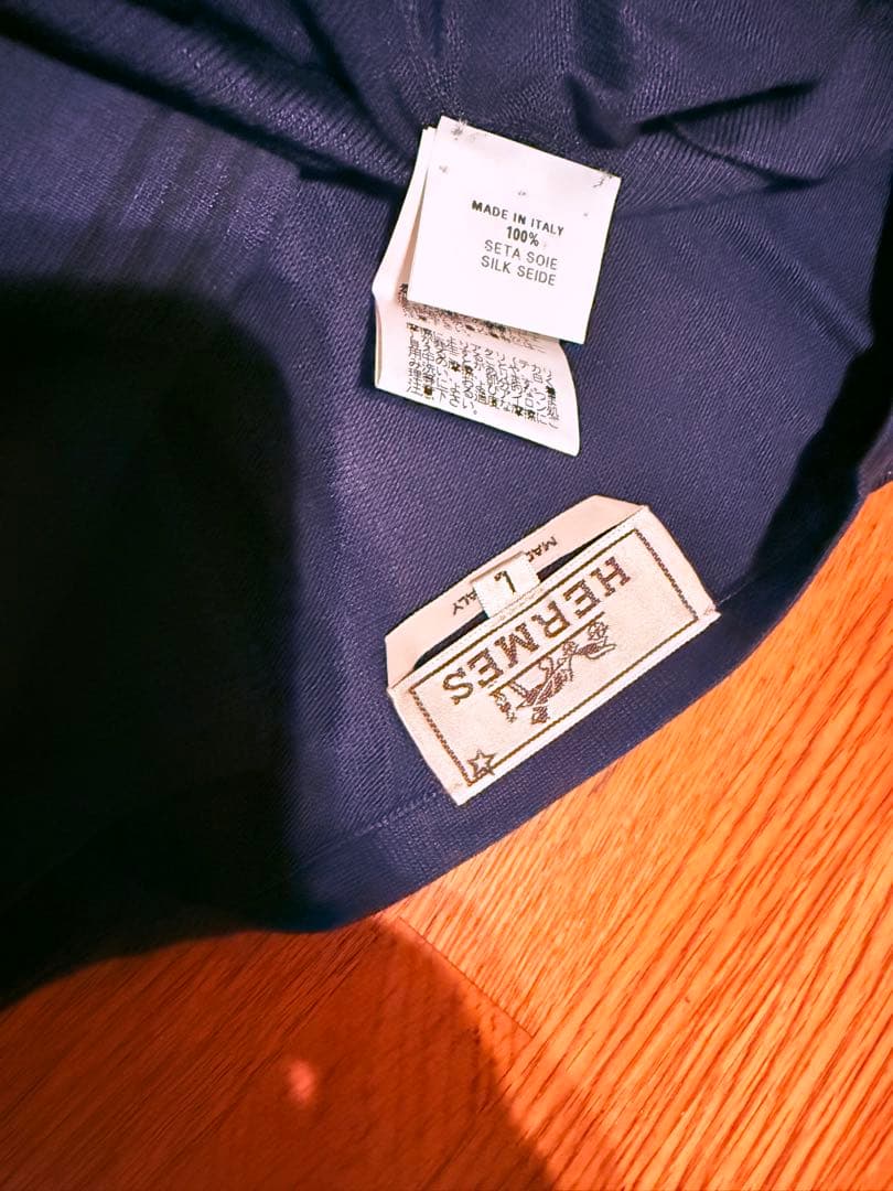 【未使用品】HERMES シルクVネック長袖カットソー