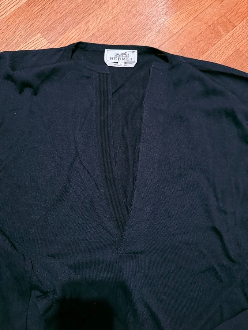 【未使用品】HERMES シルクVネック長袖カットソー