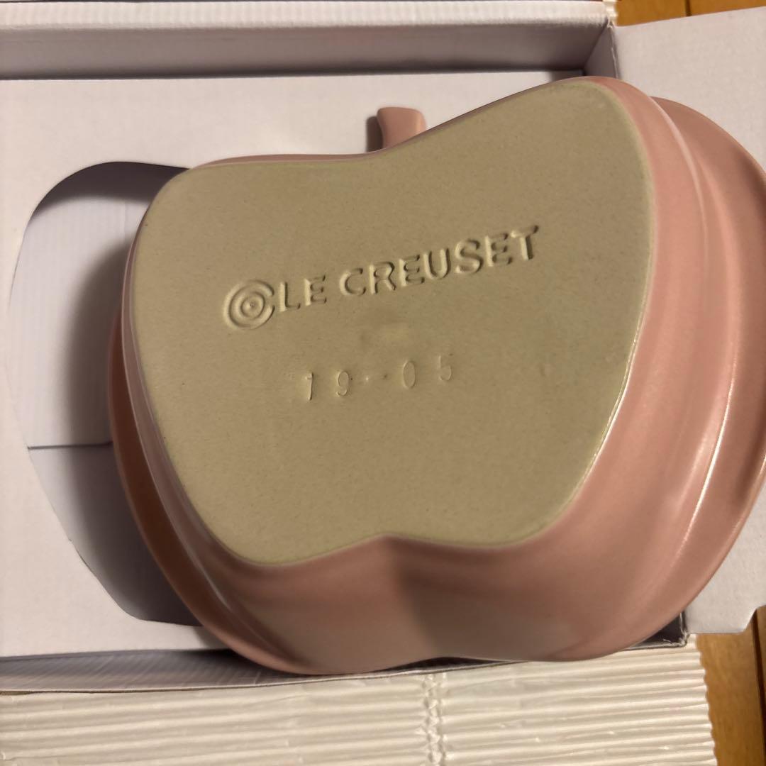 【もも】LE CREUSET リンゴ型ボウル 4個セット