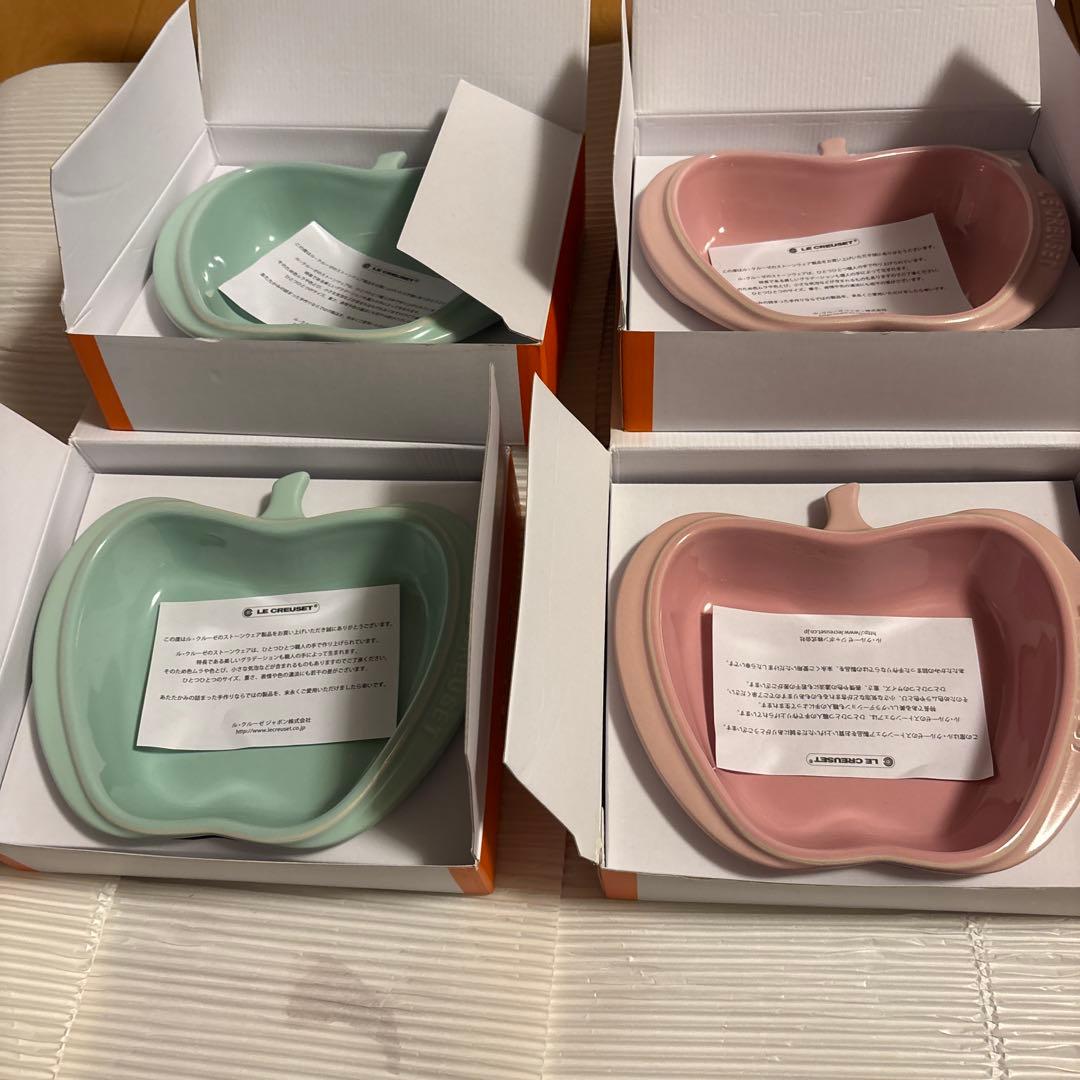 【もも】LE CREUSET リンゴ型ボウル 4個セット