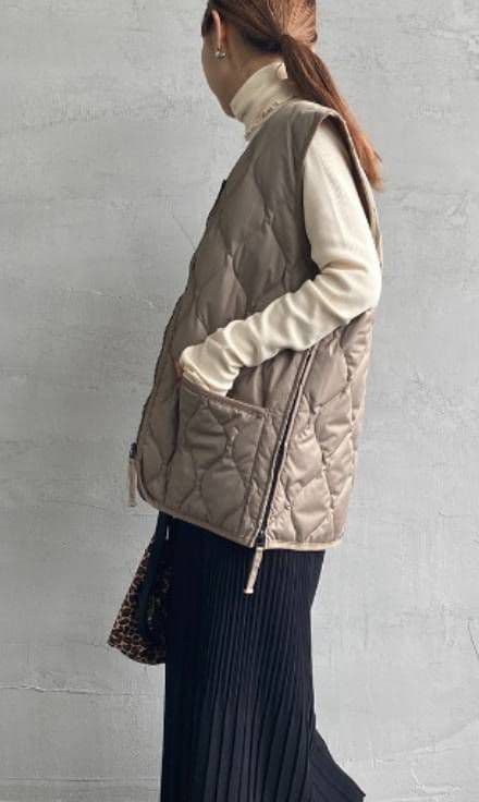 新品TAIONベージュ キルティング ノースリーブ ダウンベスト