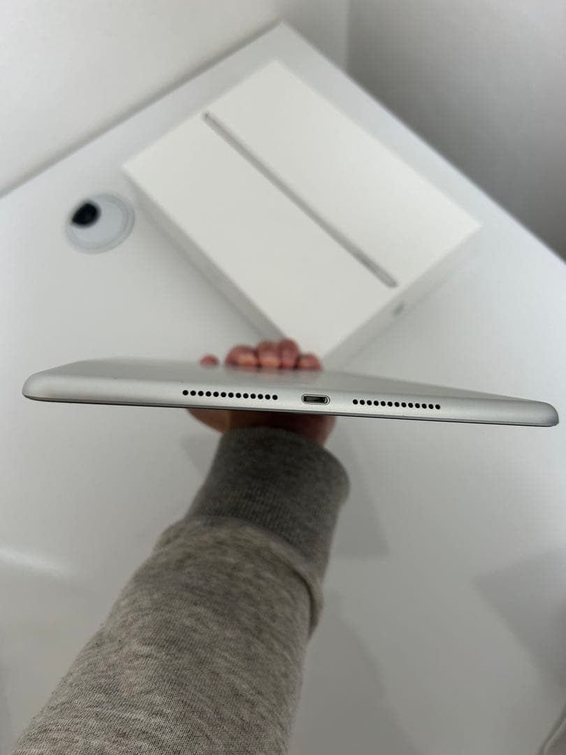 iPad 第9世代 64GB シルバー Wi-Fiモデル(訳あり)