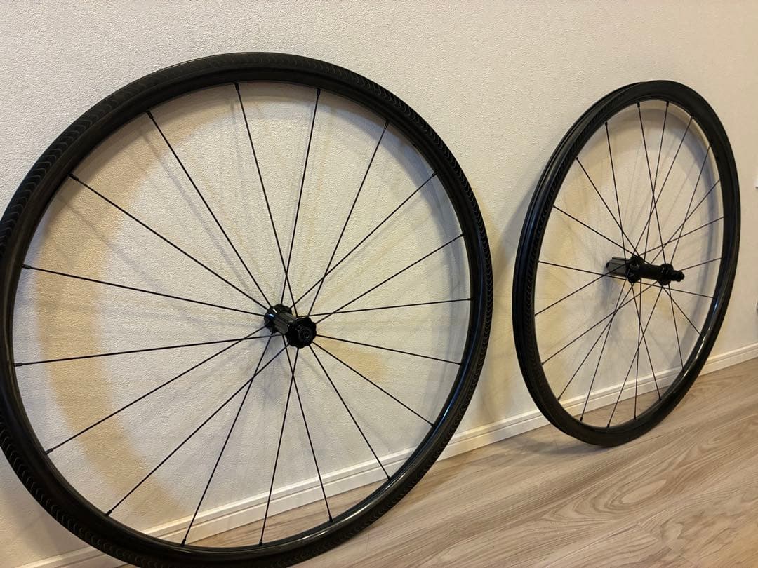軽量中華製カーボン30mmホイール シマノ＋カンパニョーロ兼用 1100g 美品