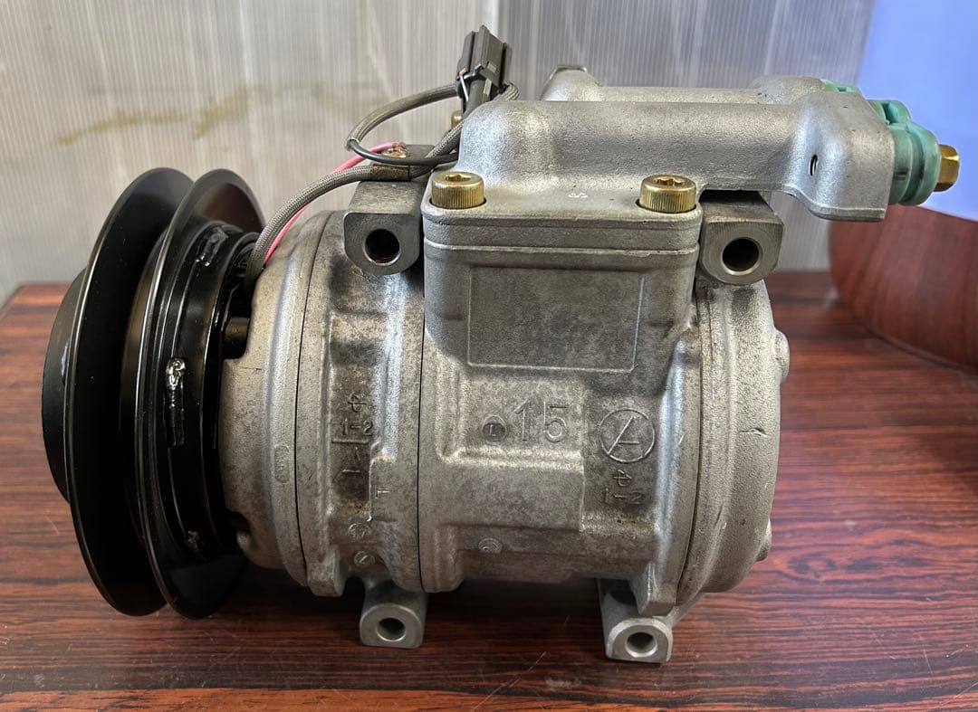 エアコンコンプレッサー　いすゞ　大型　ギガ用　リビルド品