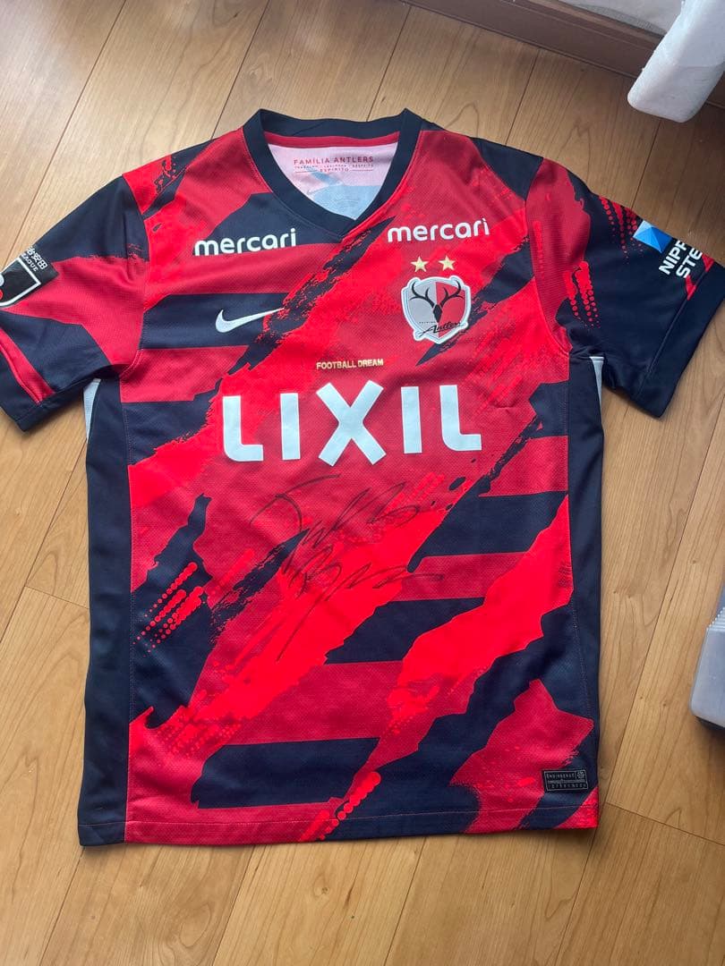 鹿島アントラーズ2025年ユニフォーム、選手直筆サイン入り