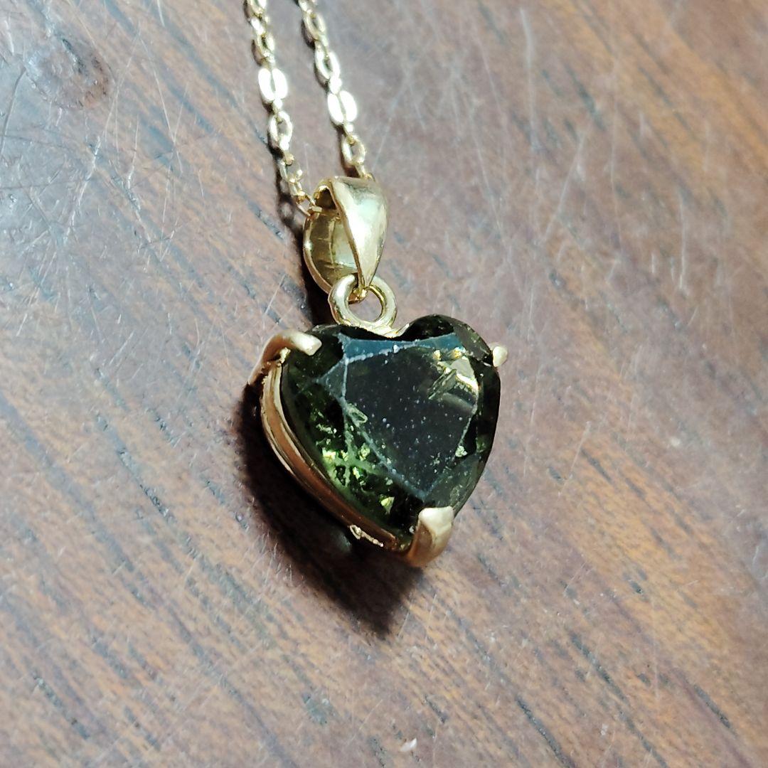k18 モルダバイト ペンダントトップ 18金 ハート 隕石 チェーン無し