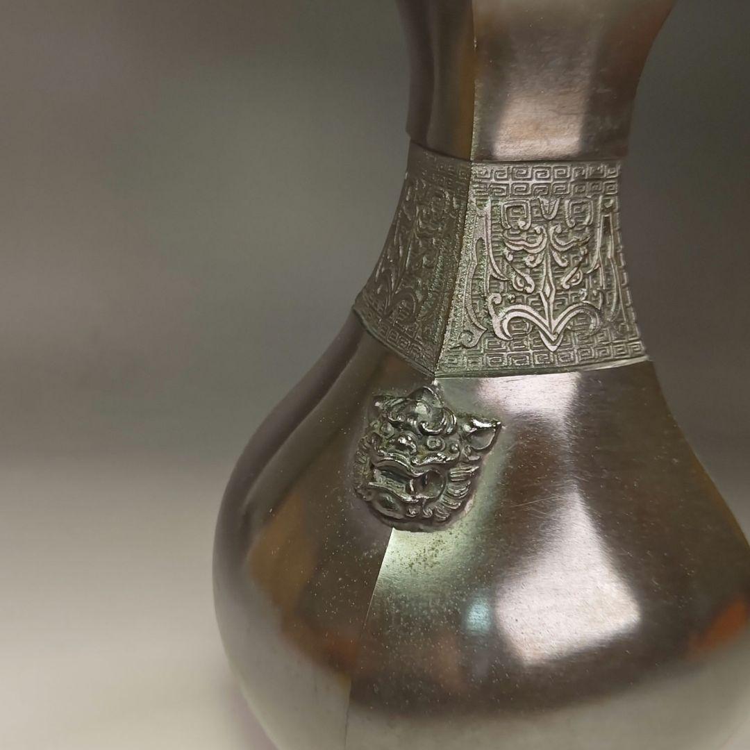 イ965 花瓶『廣瀬祐銅作』『唐銅製　2.6キロ　角獅子地紋　花入　花器　共箱』