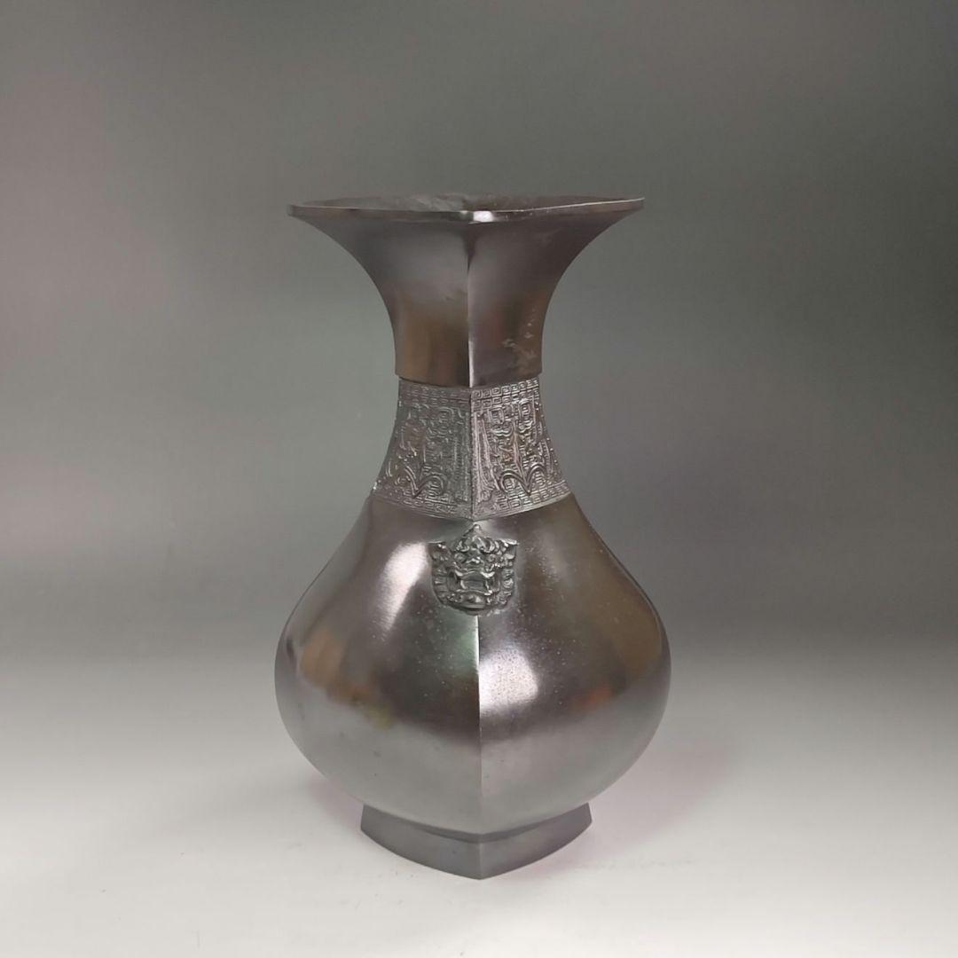 イ965 花瓶『廣瀬祐銅作』『唐銅製　2.6キロ　角獅子地紋　花入　花器　共箱』