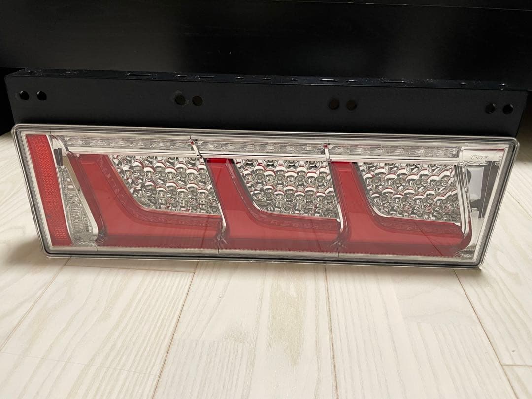 小糸 KOITO LEDテールランプ 美品