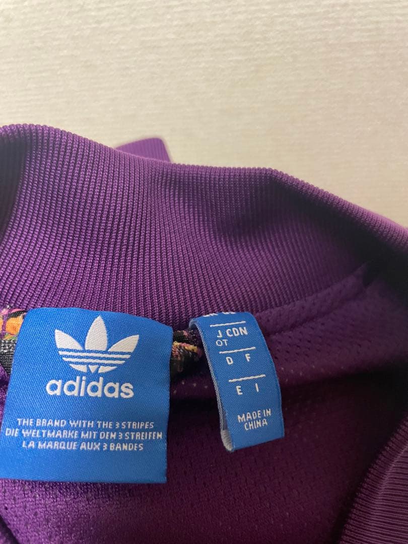 ★総柄★ アディダスオリジナルス トラックジャケット デカロゴ ジャージ 紫