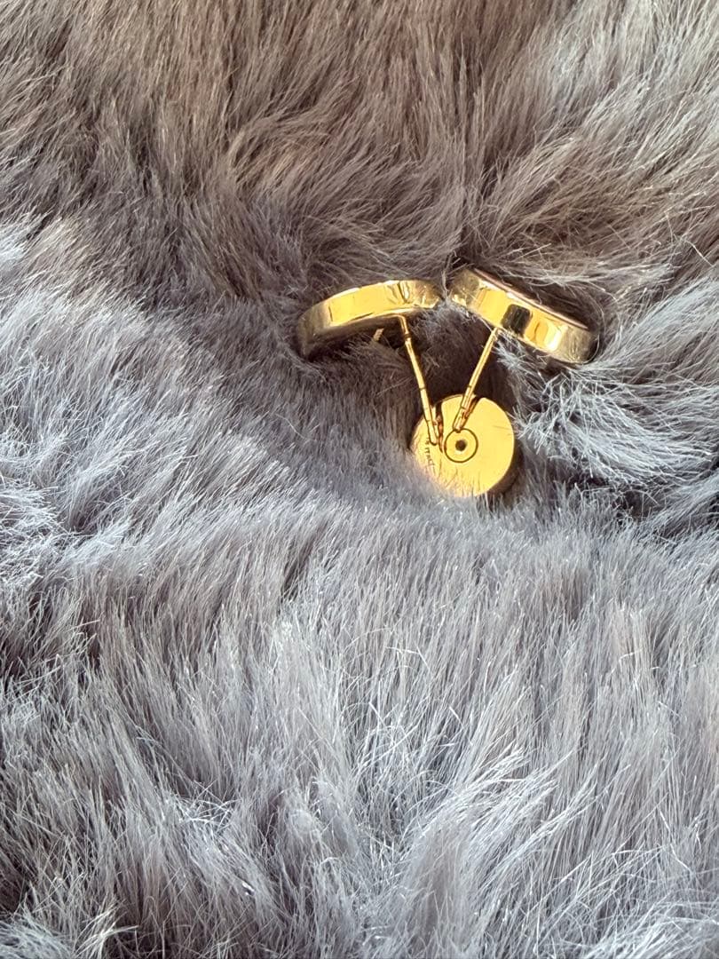 t*m様 MiuMiu エナメルメタルピアス