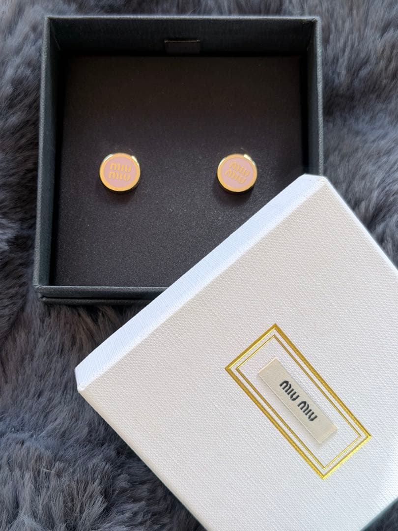 t*m様 MiuMiu エナメルメタルピアス