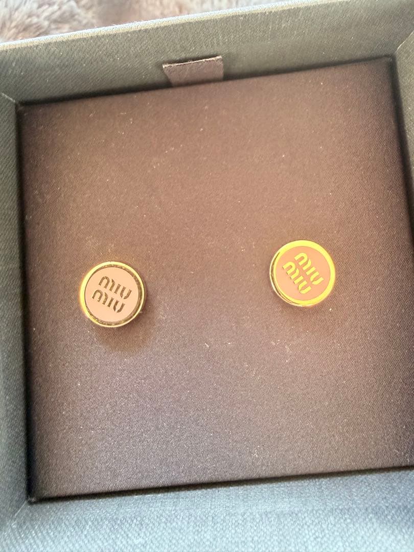 t*m様 MiuMiu エナメルメタルピアス