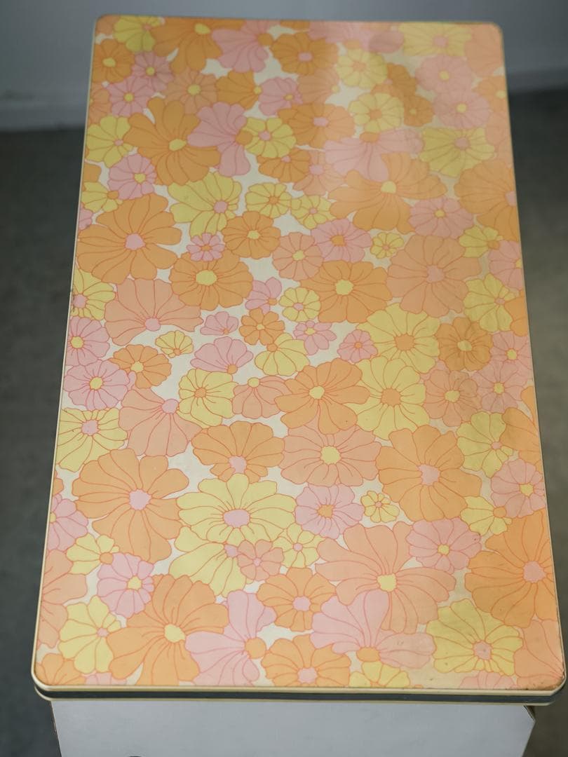 60-70's レトロポップ 花柄 キャビネット 収納ボード 昭和レトロ