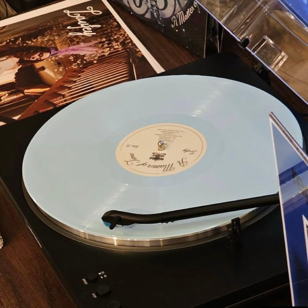 Laufey レコード 直筆サイン入り 新品未開封