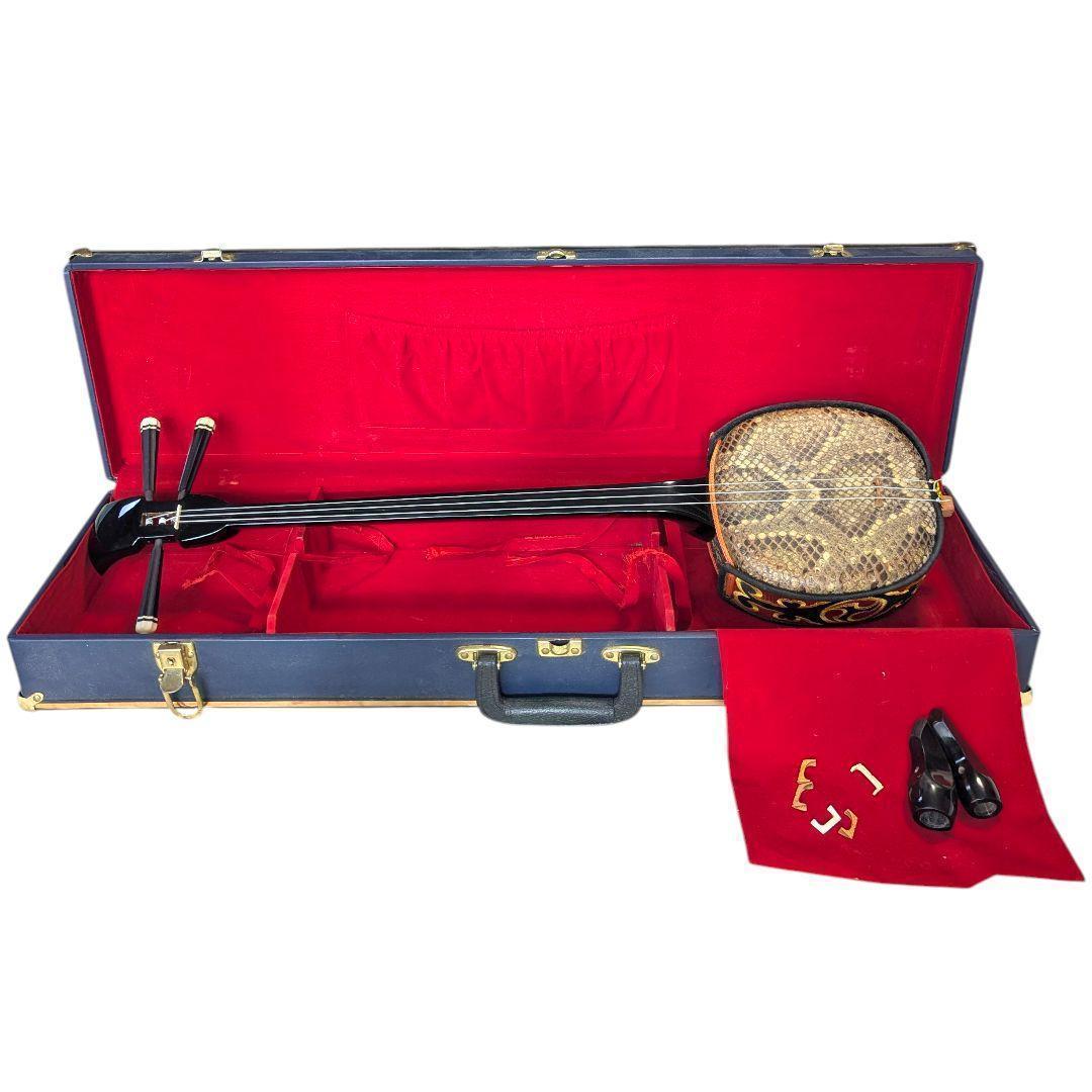 【極美品】沖縄 三線 本蛇革 強化張り 黒塗り棹 蛇皮 ハードケース 爪