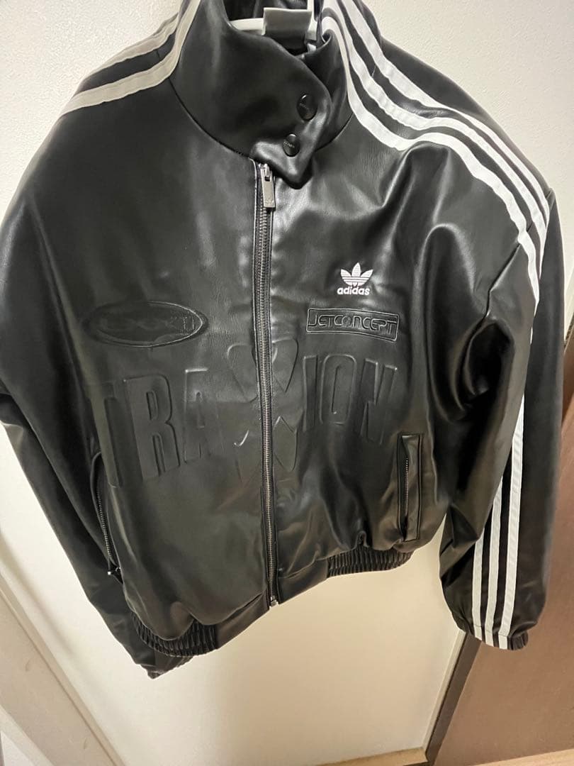 adidasバイカージャケット