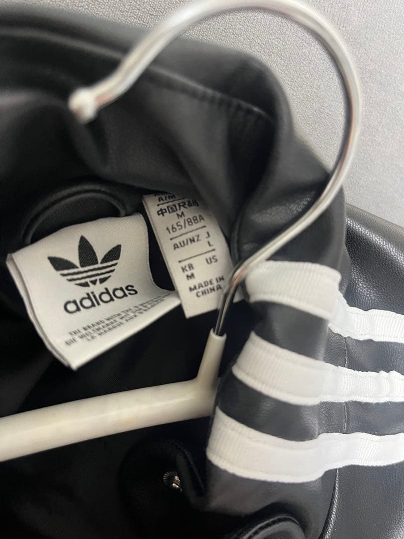 adidasバイカージャケット