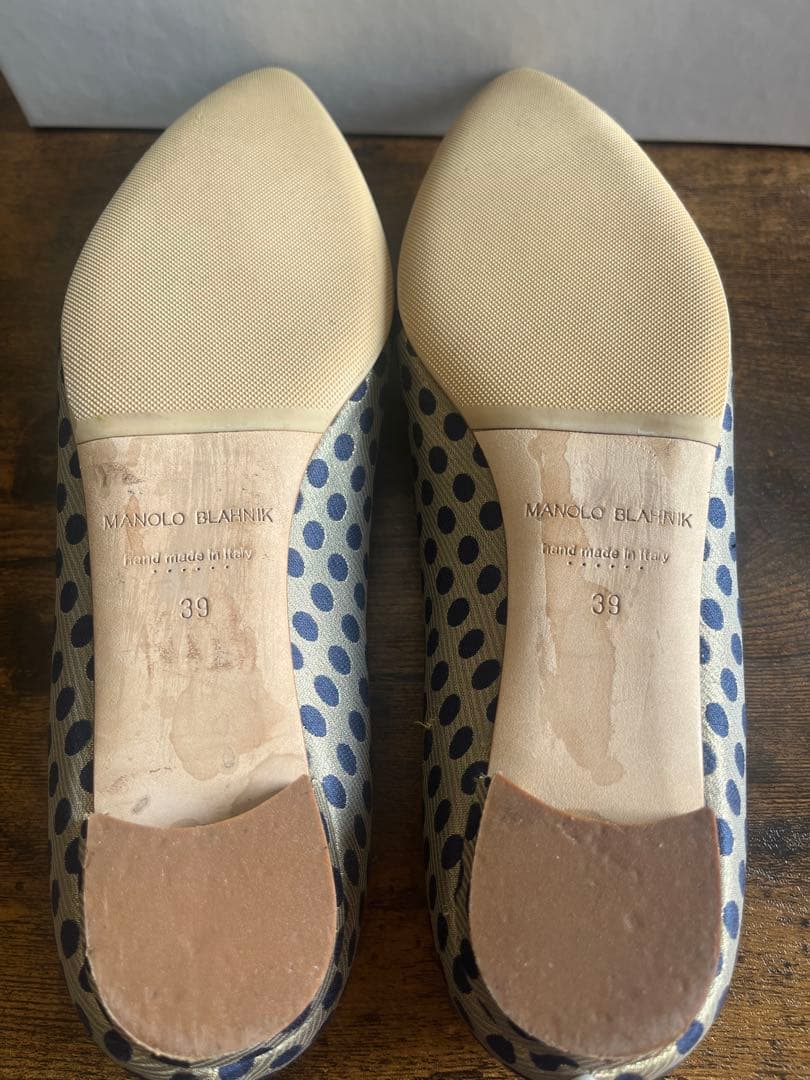マノロブラニク ハンギシ 39 フラットパンプス
