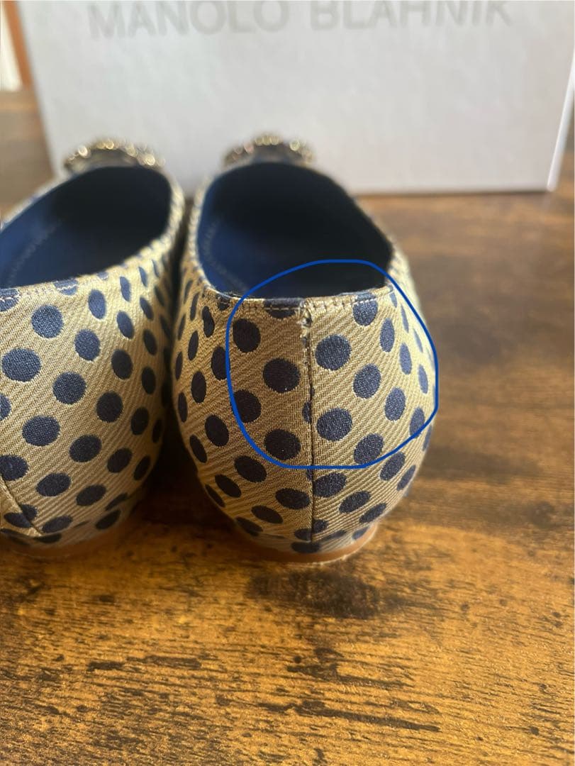 マノロブラニク ハンギシ 39 フラットパンプス