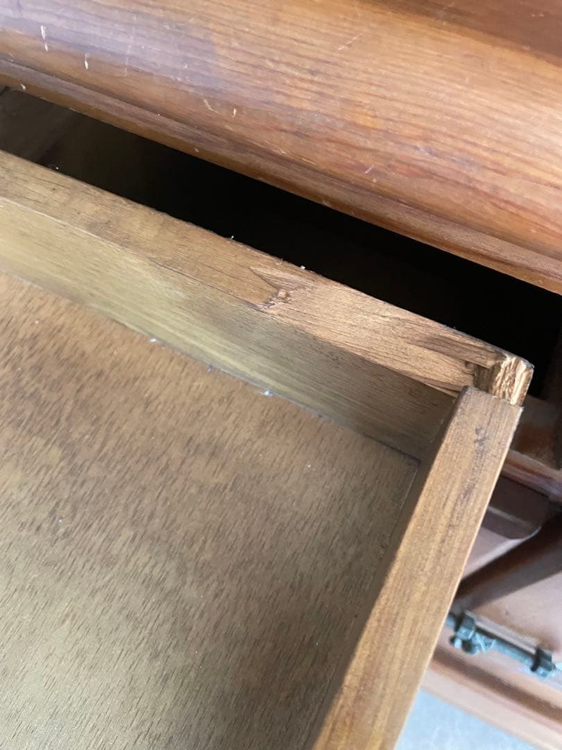 スペインタイル　食器棚