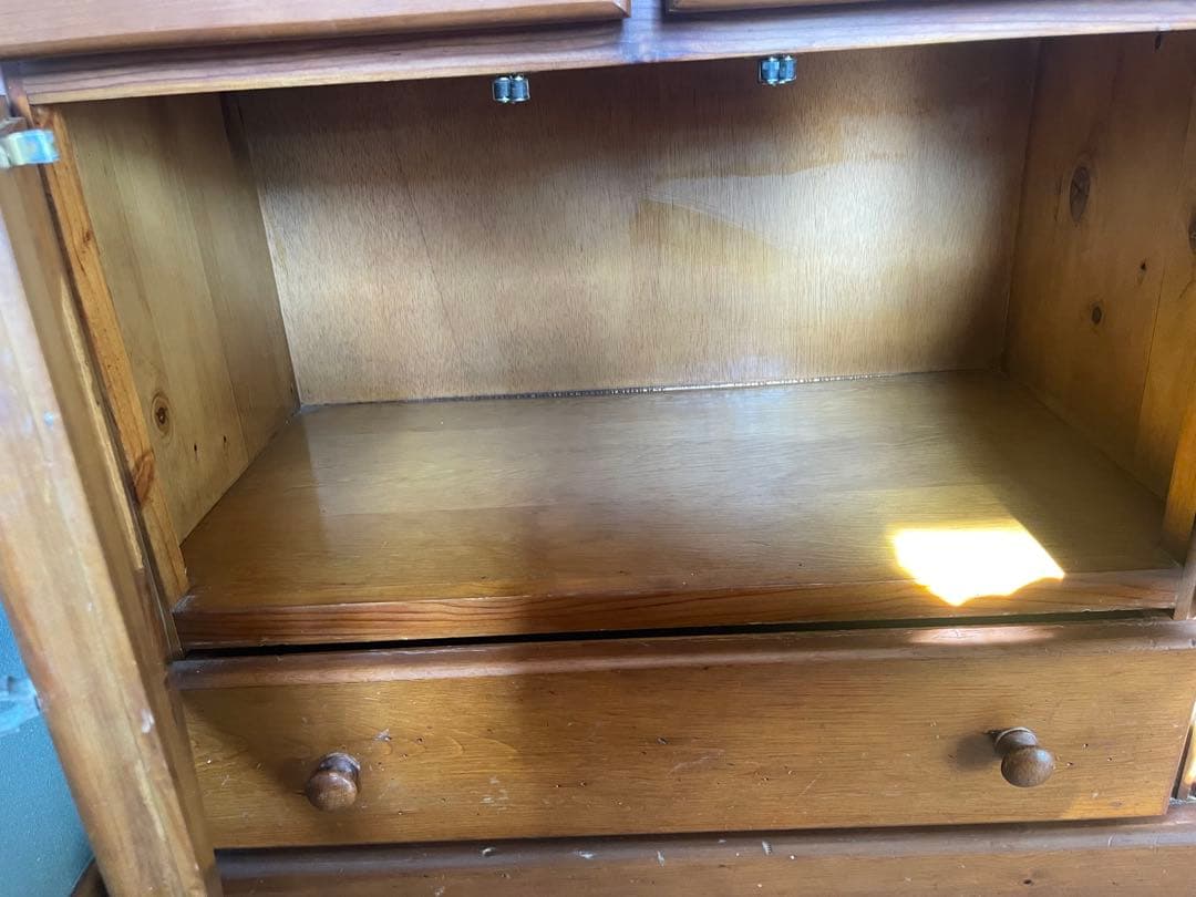 スペインタイル　食器棚