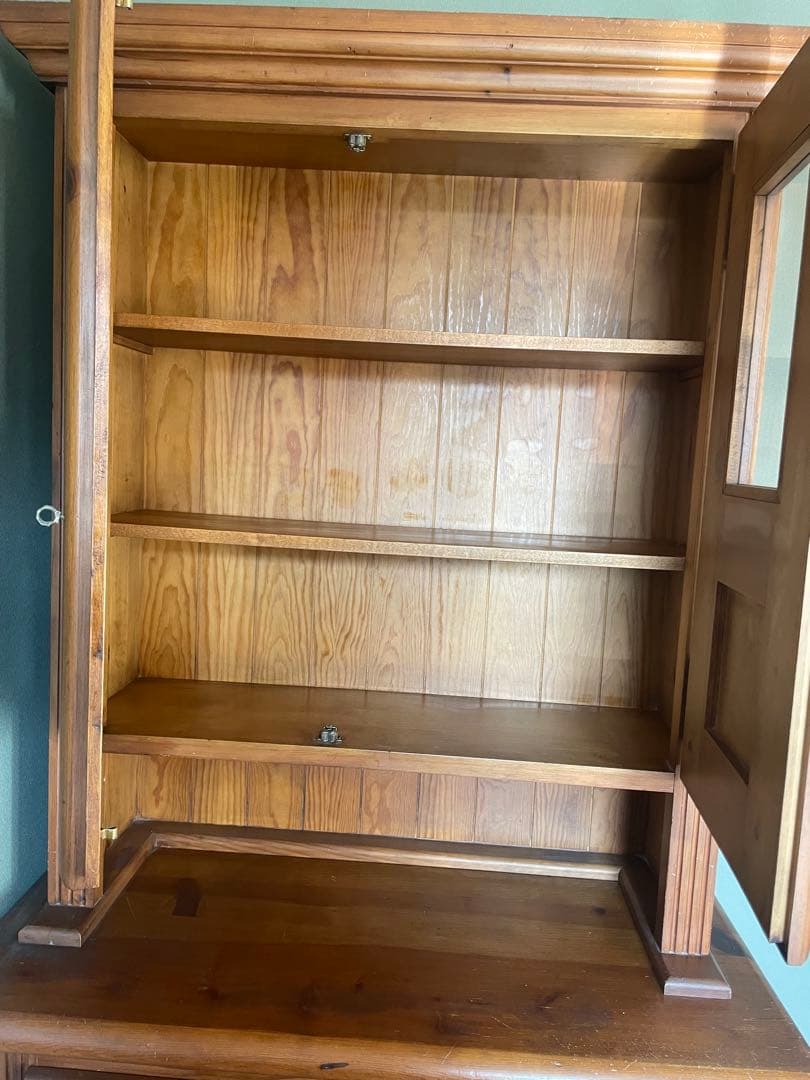 スペインタイル　食器棚